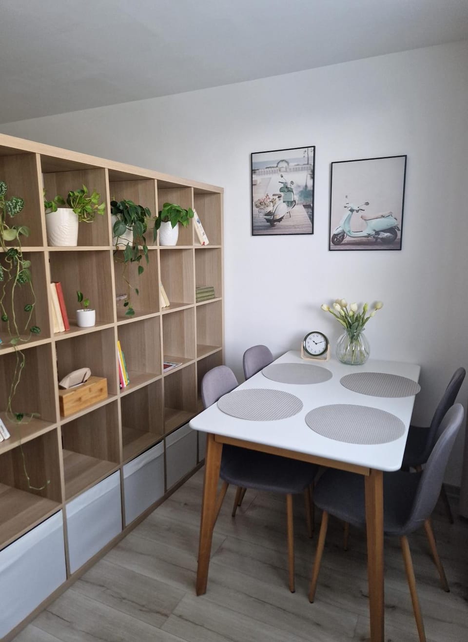 Seating area, Dining area