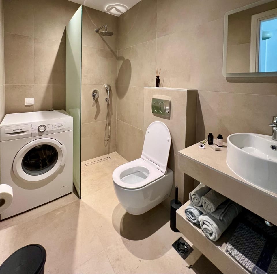 Bathroom, washing machine