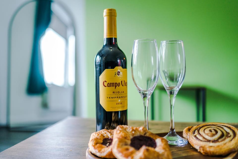 Food and drinks, Food, Drinks, Alcoholic drinks