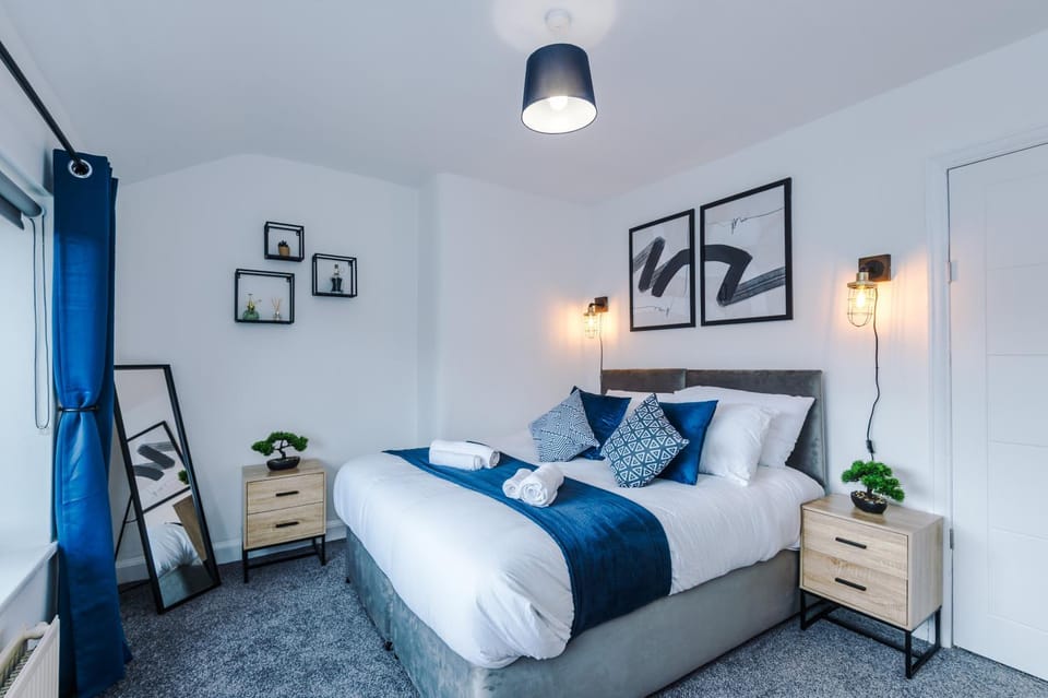 Bed, Photo of the whole room, Bedroom