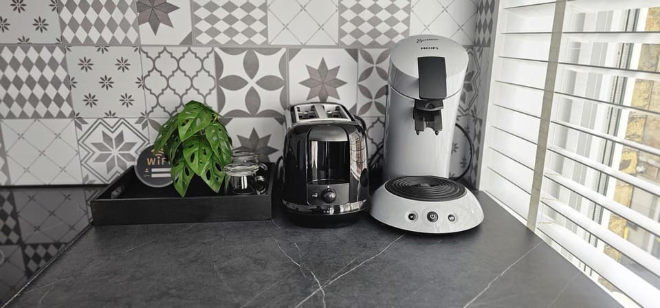 Coffee/tea facilities, Kitchen or kitchenette, toaster