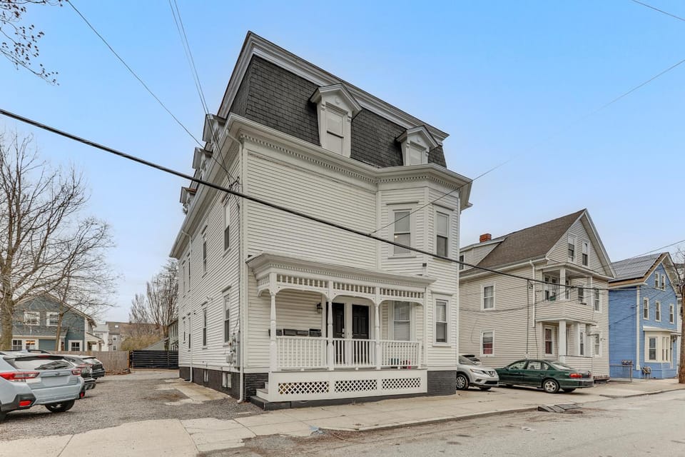 1 Mi to Dtwn: Pet-Friendly Providence Apt w/ Yard Apartment in Providence