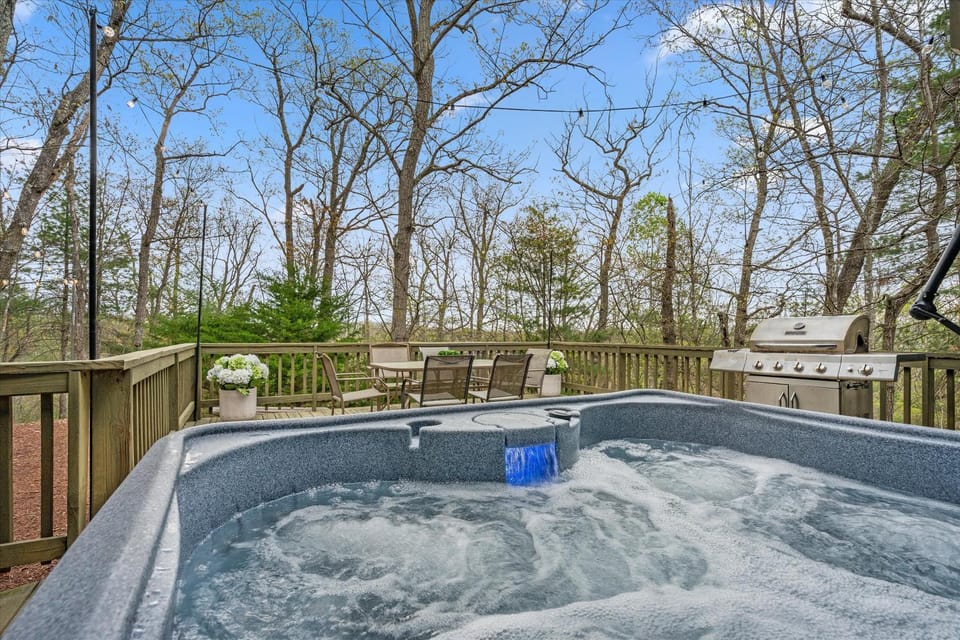 Resort Getaway - Golf, BMX trail, Hot Tub & Arcade! Apartment in Basye