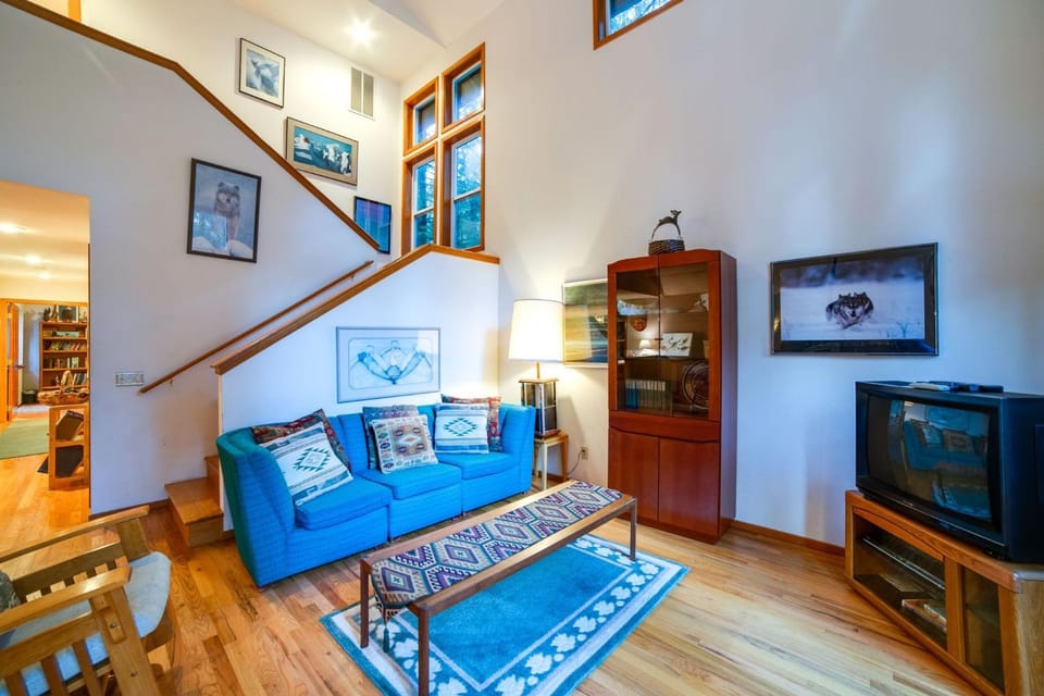 Communal lounge/ TV room, TV and multimedia, Living room, Decorative detail