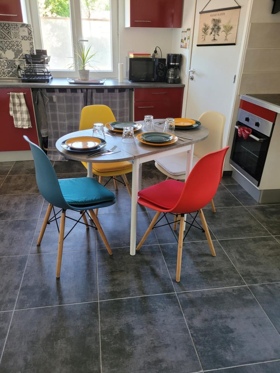Kitchen or kitchenette, Dining area, oven, stove, toaster