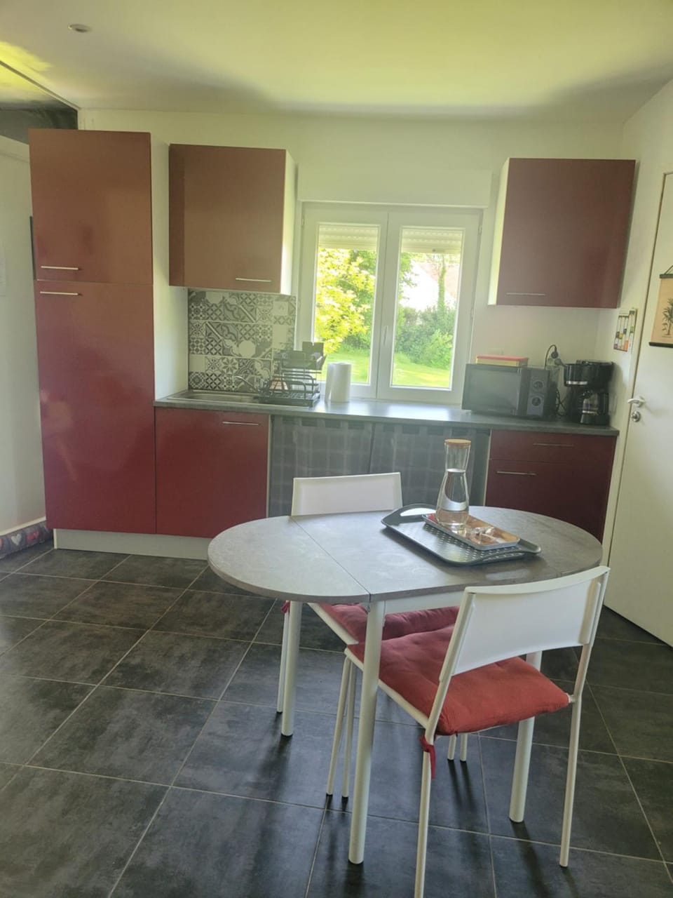 Kitchen or kitchenette, Dining area