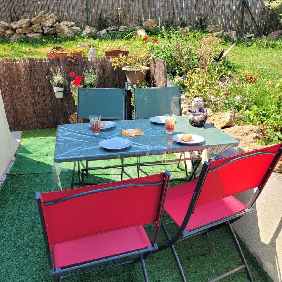 Garden, Dining area