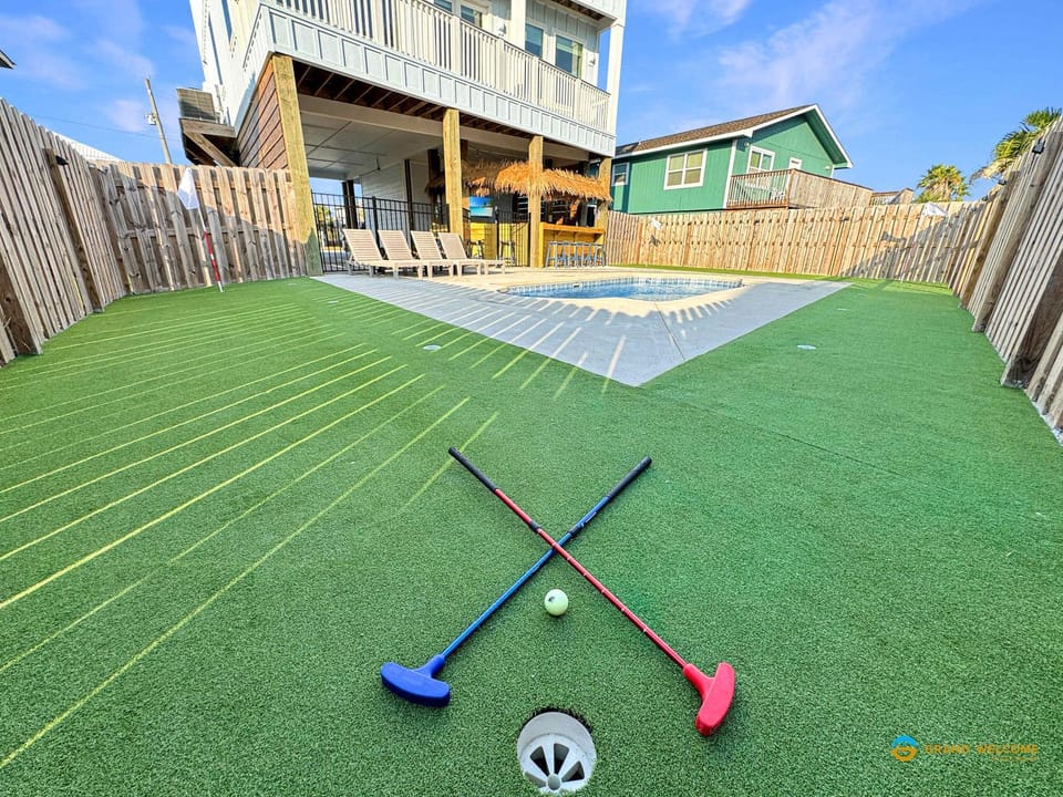 PRIVATE POOL & SHORT WALK TO BEACH - FREE ACTIVITIES House in Gulf Shores