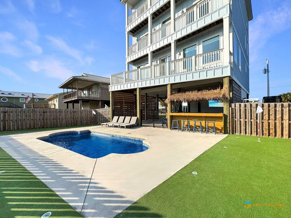 PRIVATE POOL & SHORT WALK TO BEACH - FREE ACTIVITIES House in Gulf Shores