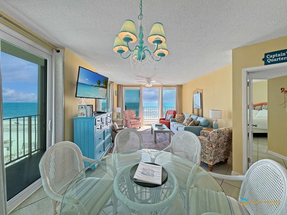 Beachfront Corner Condo with Pool Access & FREE ACTIVITIES House in West Beach