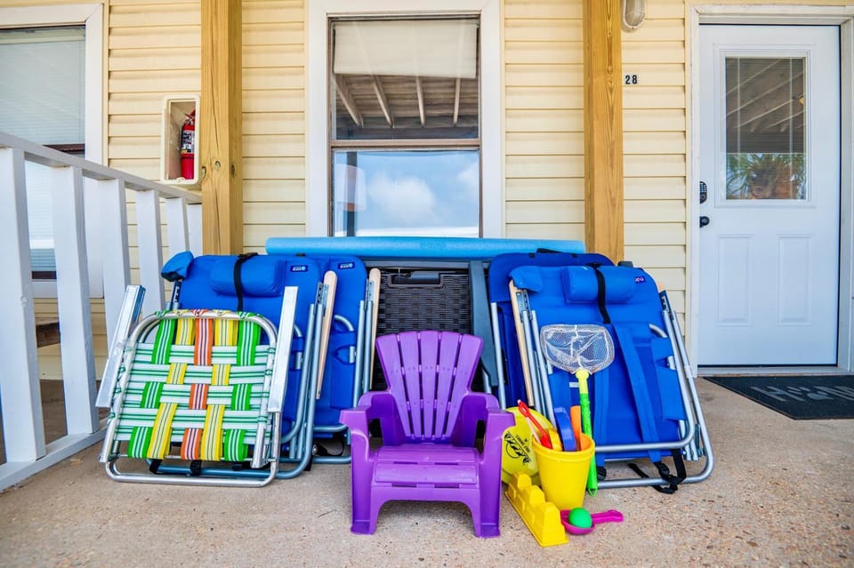 POOL - SHORT WALK TO BEACH - FREE ACTIVITIES House in West Beach