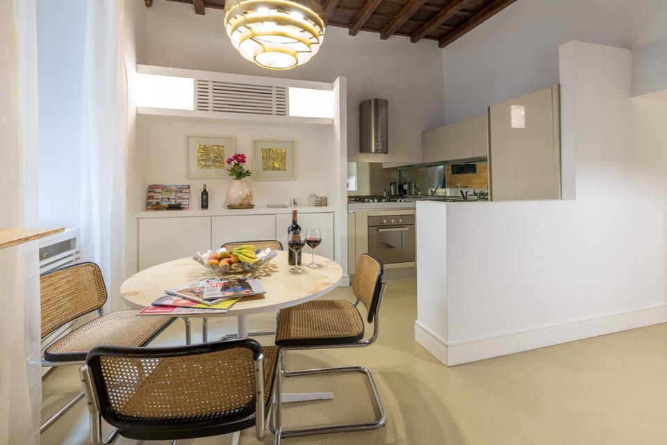 Dining area, pet friendly, stove