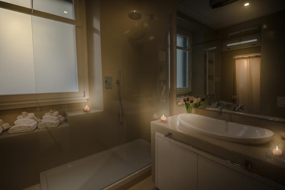 Shower, Bathroom, towels