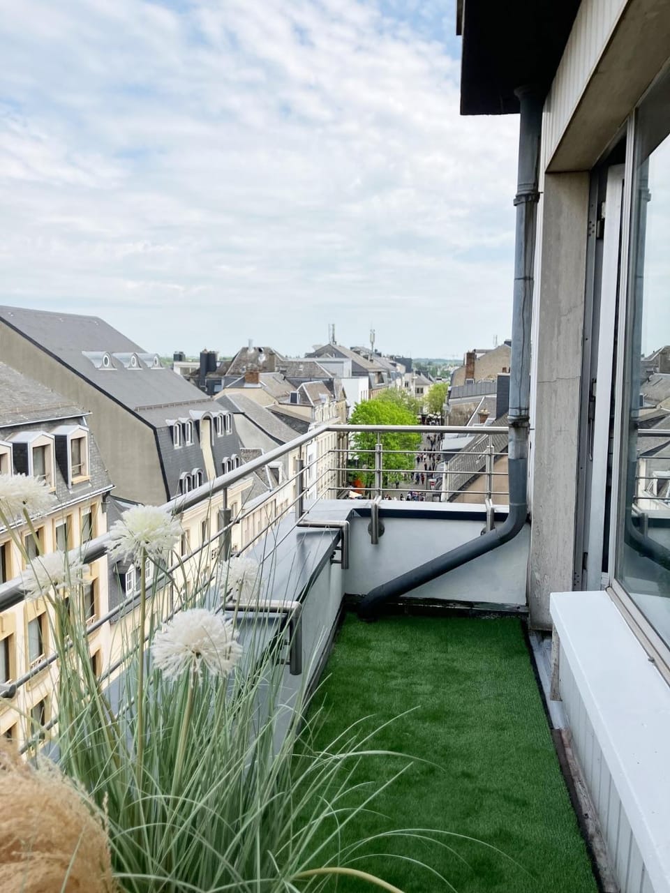 Property building, Patio, Day, View (from property/room), Balcony/Terrace, City view