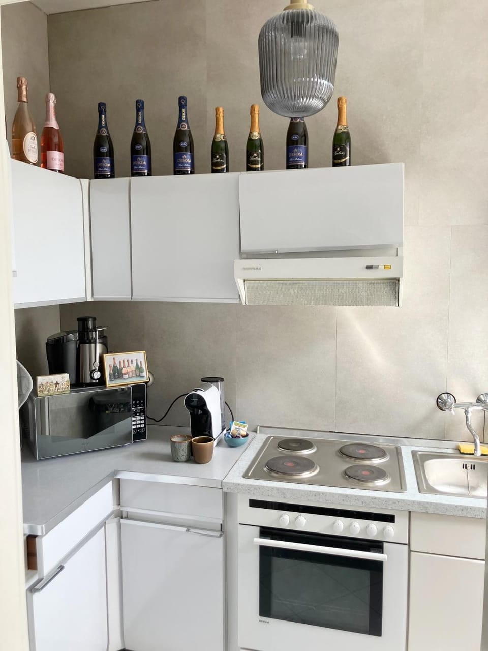 Property building, Coffee/tea facilities, Kitchen or kitchenette, dishwasher, minibar, oven, pet friendly, stove