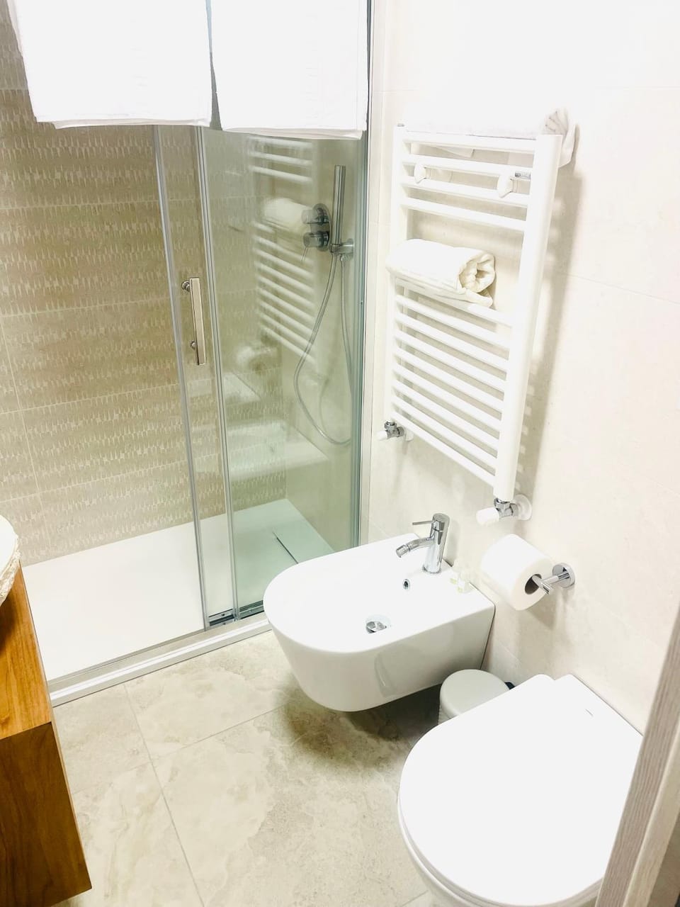 Toilet, bidet