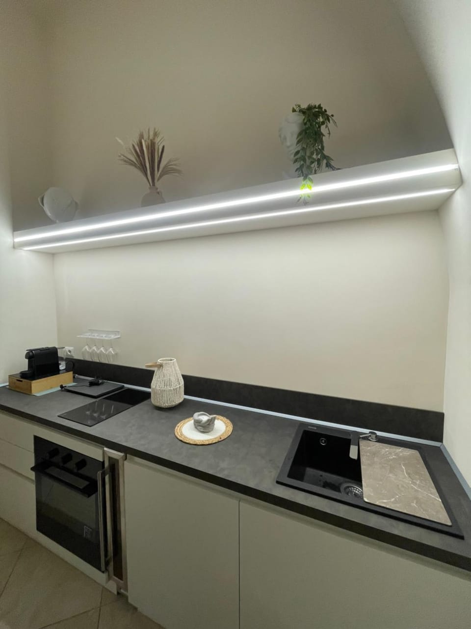 minibar, stove
