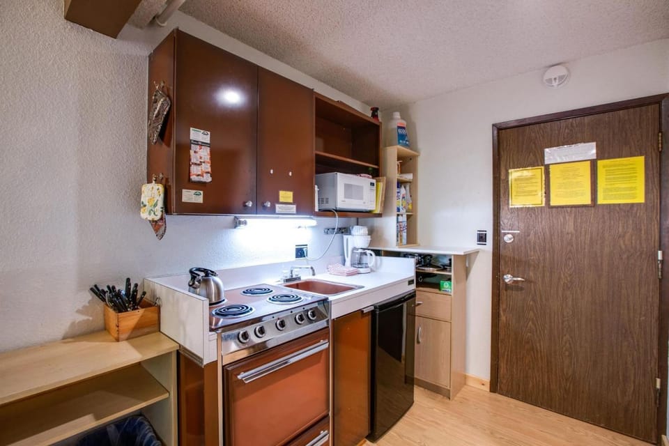 microwave, oven, kitchen