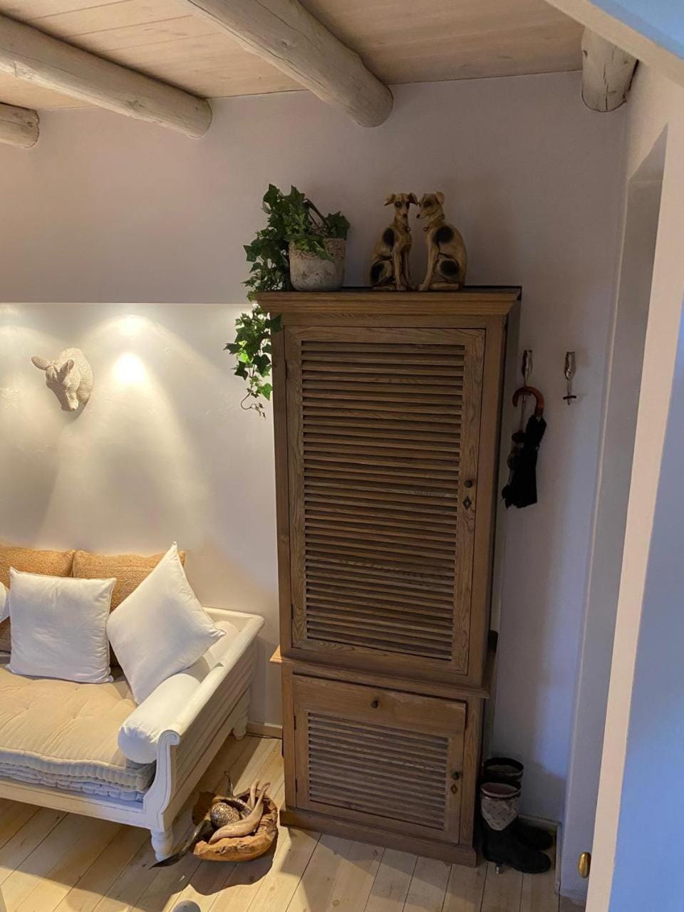 wardrobe