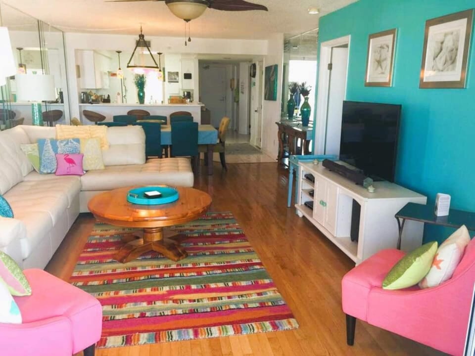 Serene 2BR Oceanfront Condo with Balcony, Florida House in Ponce Inlet