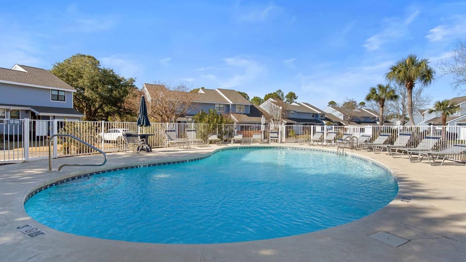 Spacious Family-Friendly Retreat - Walkable to Beach House in Orange Beach
