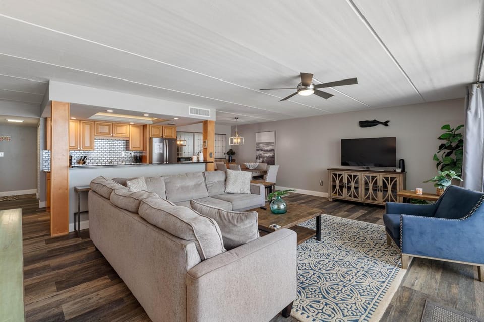 2BR Condo with Direct Beach & Pool Views NSB FL House in New Smyrna Beach