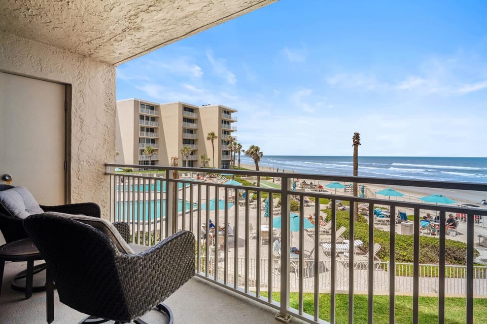 2BR Condo with Direct Beach & Pool Views NSB FL House in New Smyrna Beach