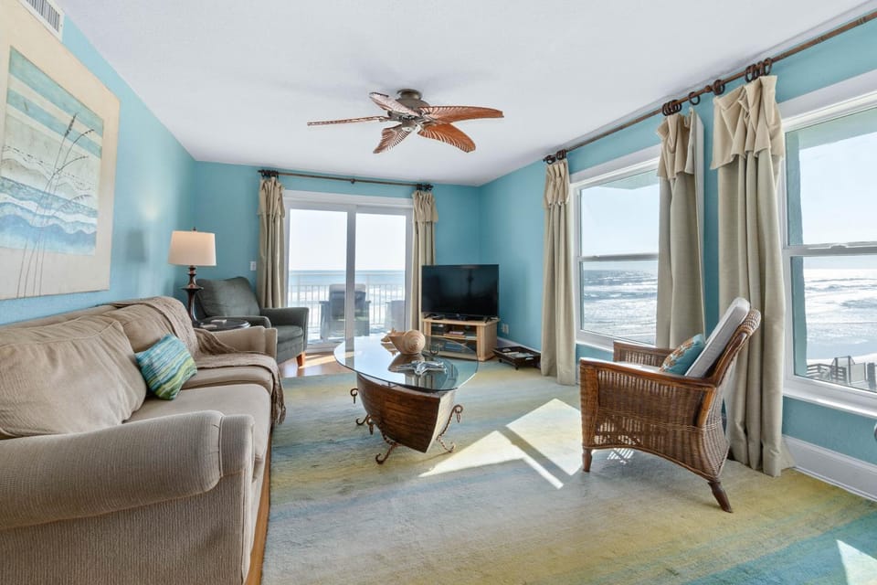 Scenic 2BR Beachfront Condo Retreat NSB FL House in Edgewater