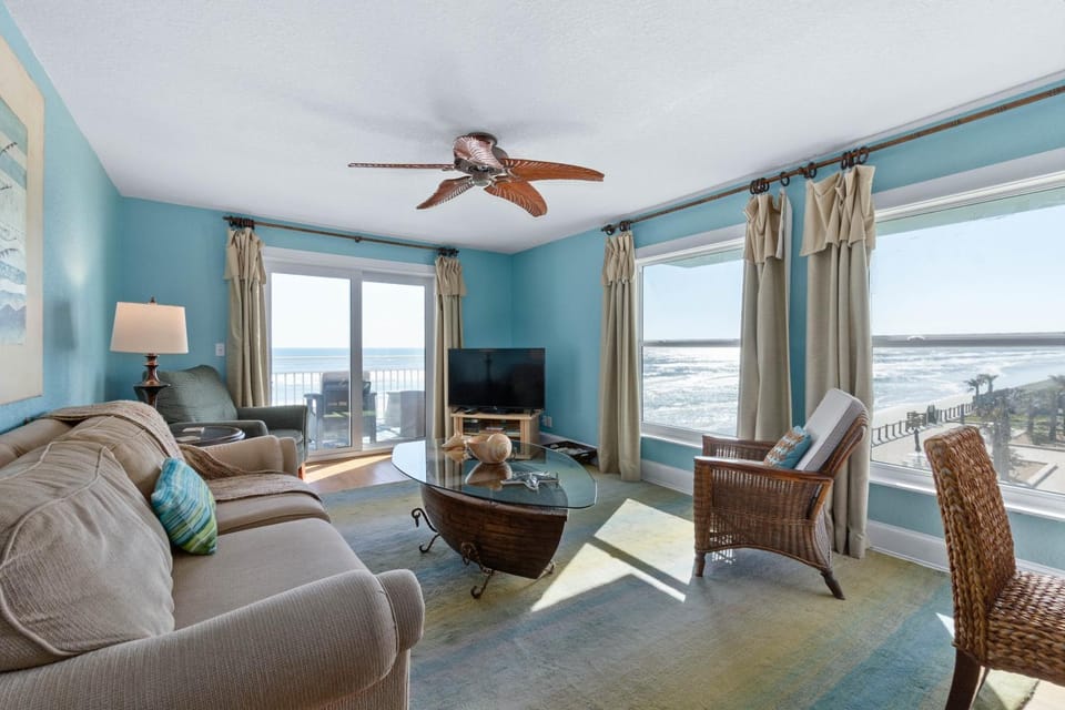 Scenic 2BR Beachfront Condo Retreat NSB FL House in Edgewater