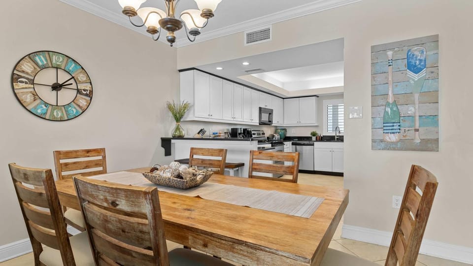 Spacious Beachfront Retreat - Sauna Pools & More House in Ono Island