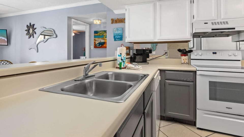 Beachy Family Home - Pools Balcony Beach Access House in Orange Beach