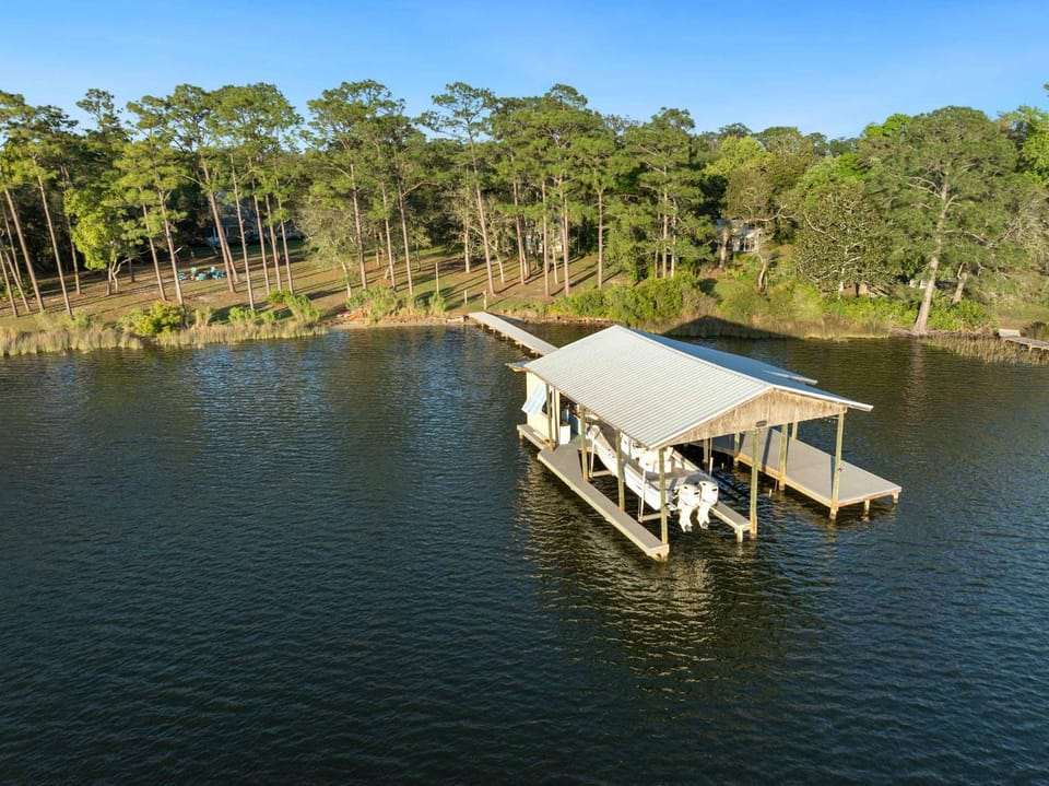 Secluded Waterfront Retreat for 23 - Dock Pets OK House in Perdido Beach