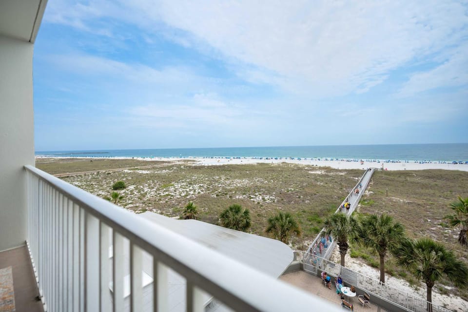 Cozy Beachfront Condo - Sauna Pools & Views House in Orange Beach