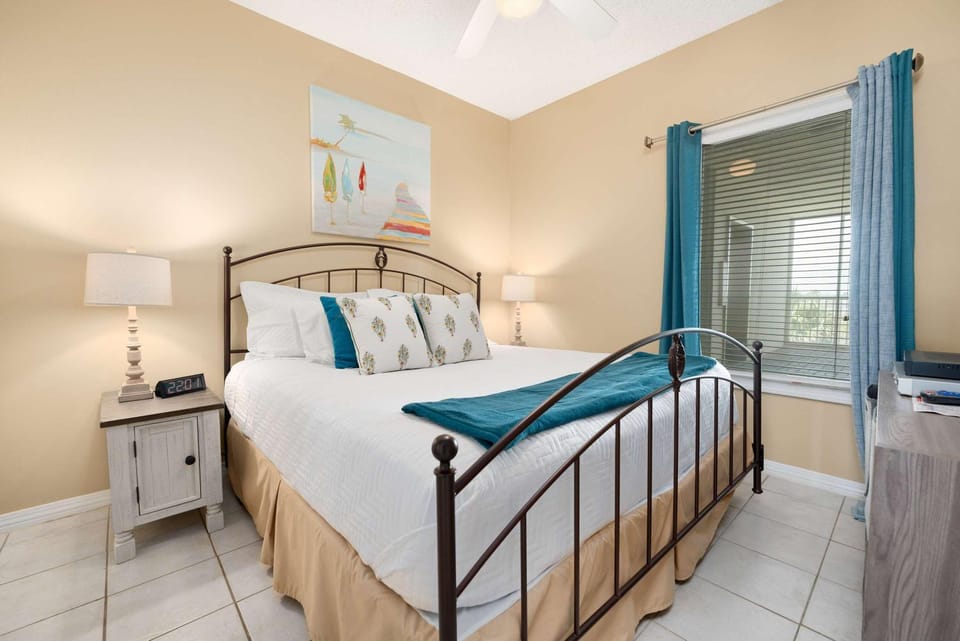 Cozy Beachfront Condo - Sauna Pools & Views House in Orange Beach