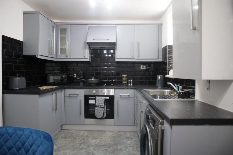 Kitchen or kitchenette, oven, stove, toaster, washing machine