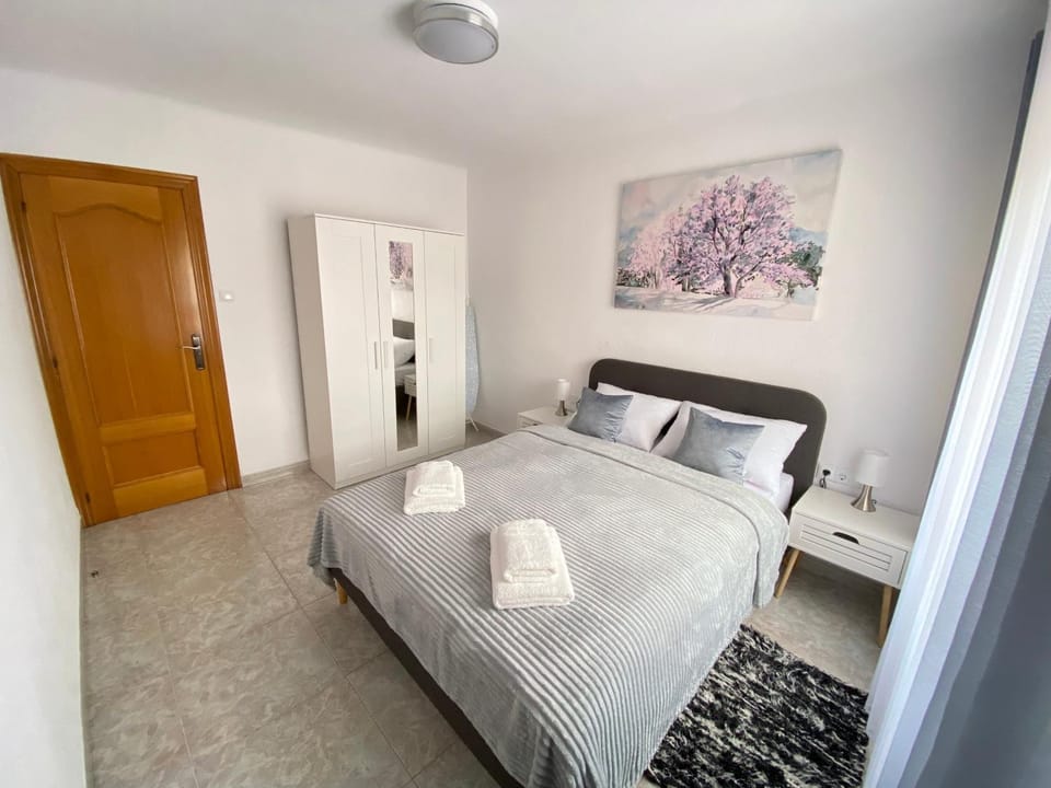 Bed, Photo of the whole room, Bedroom, towels, wardrobe