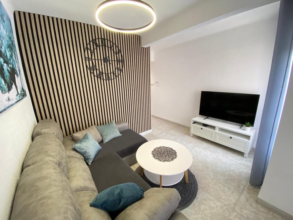 Communal lounge/ TV room, TV and multimedia, Living room, Seating area, Evening entertainment