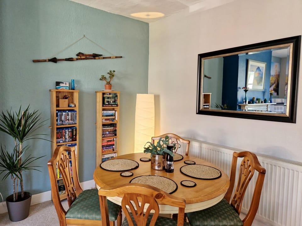 Library, Dining area