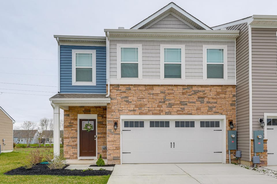 5 Mi to Bethany Beach: Townhome w/ Pool! House in Sussex County
