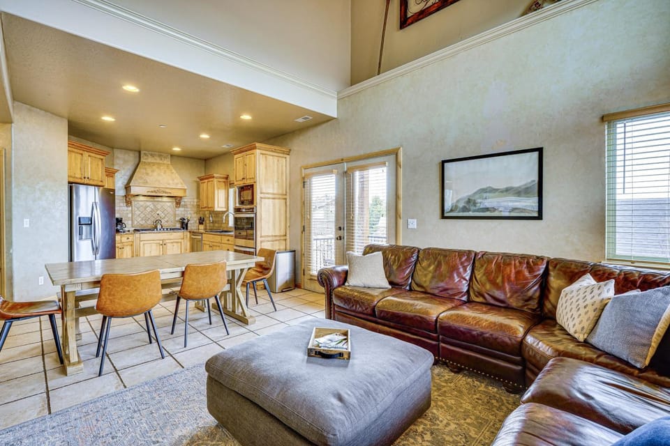 Hot Tub & Mtn-View Deck: Townhome in Eden House in Utah