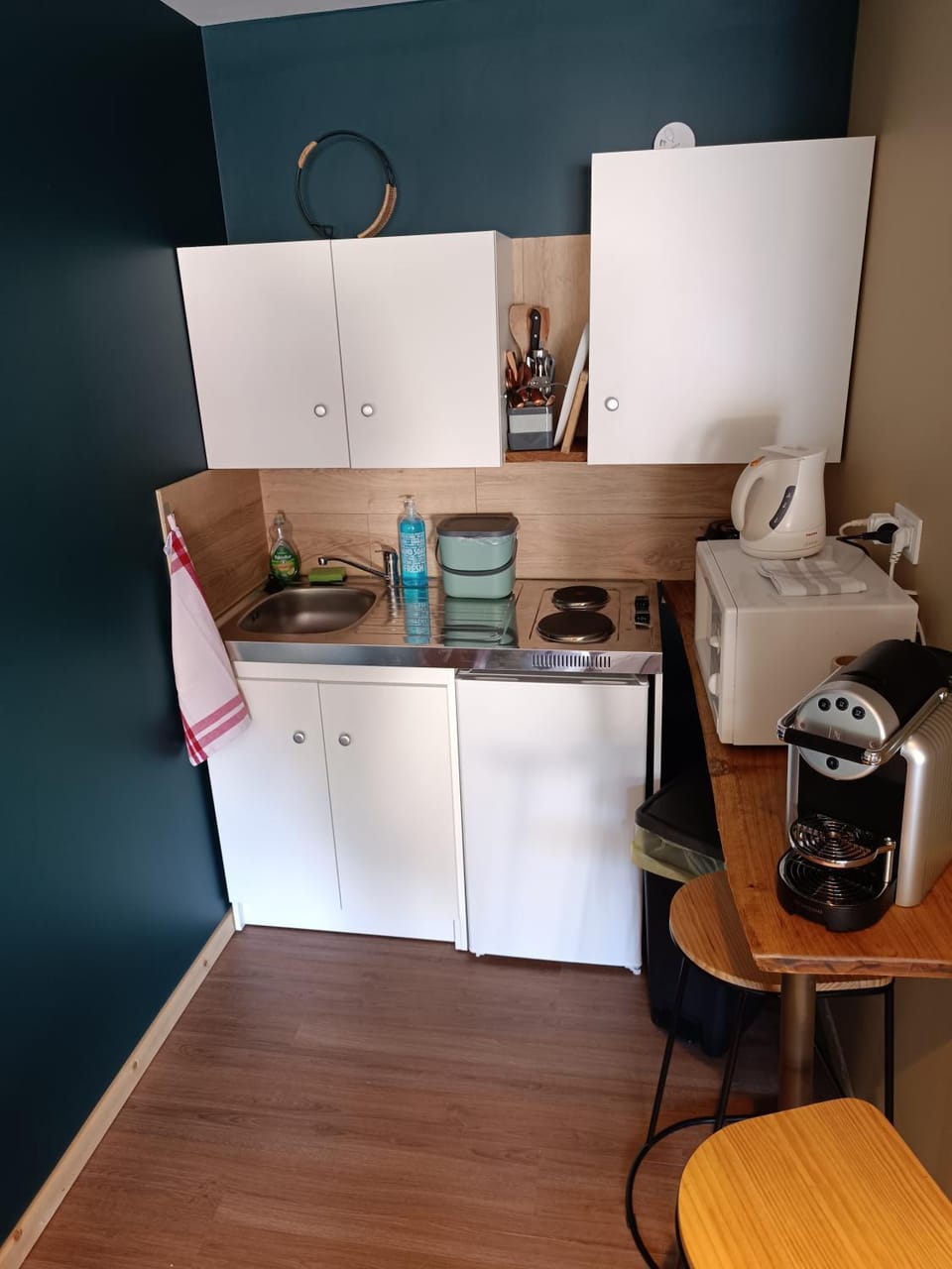 Kitchen or kitchenette