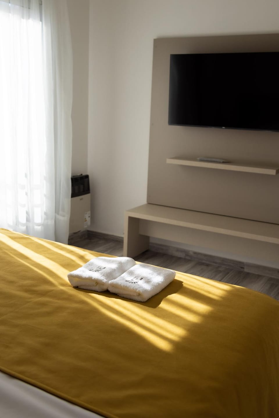 Bed, TV and multimedia, Bedroom