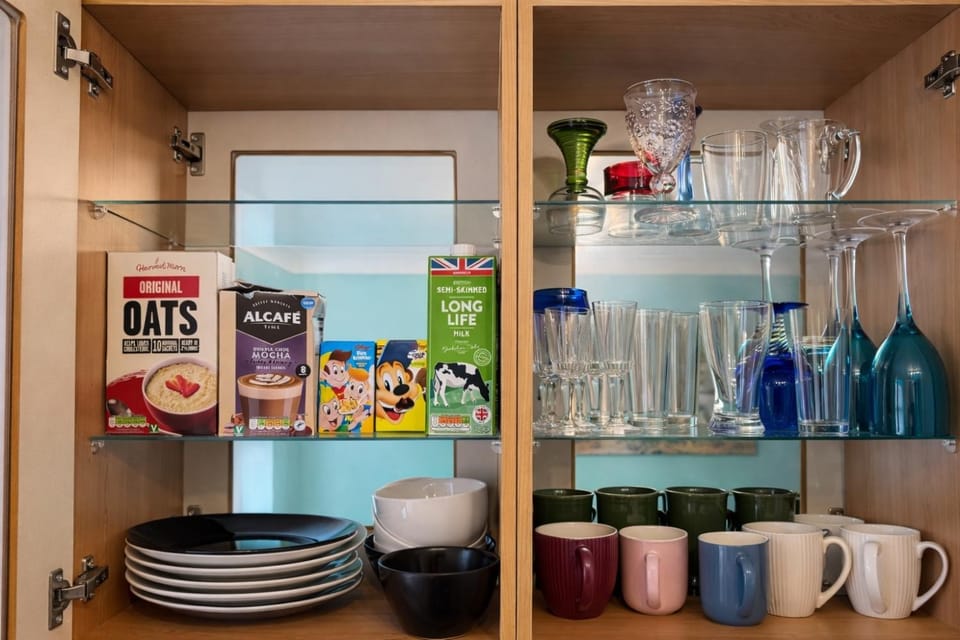 Coffee/tea facilities, Food and drinks