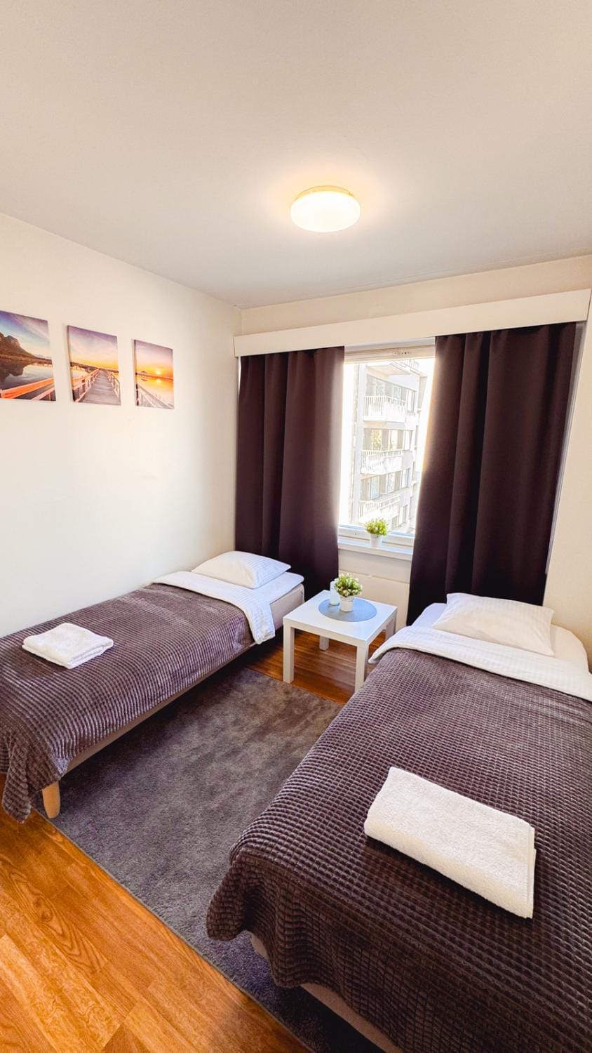 Bed, Bedroom, towels