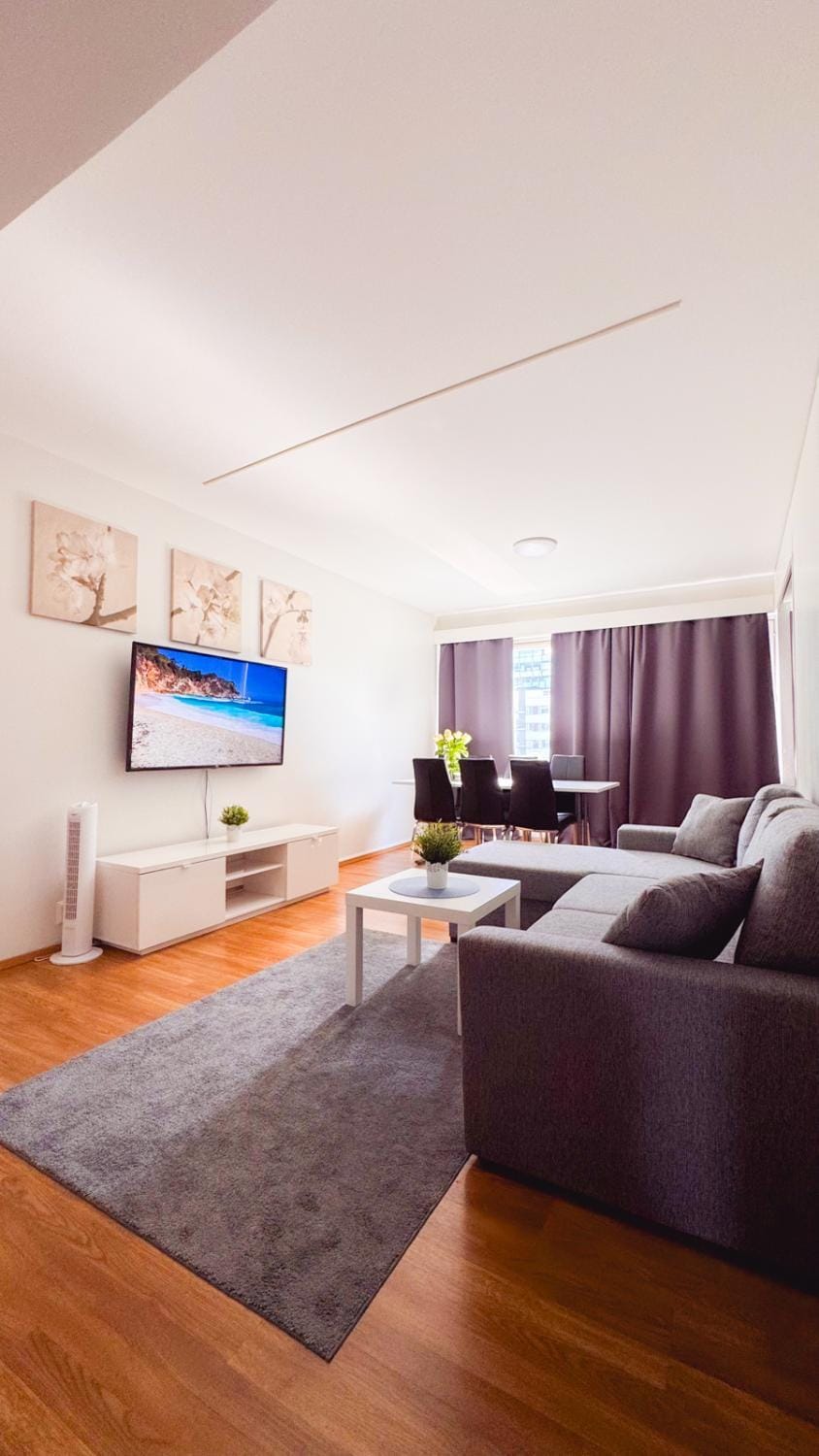 Communal lounge/ TV room, TV and multimedia, Living room, Seating area, Evening entertainment