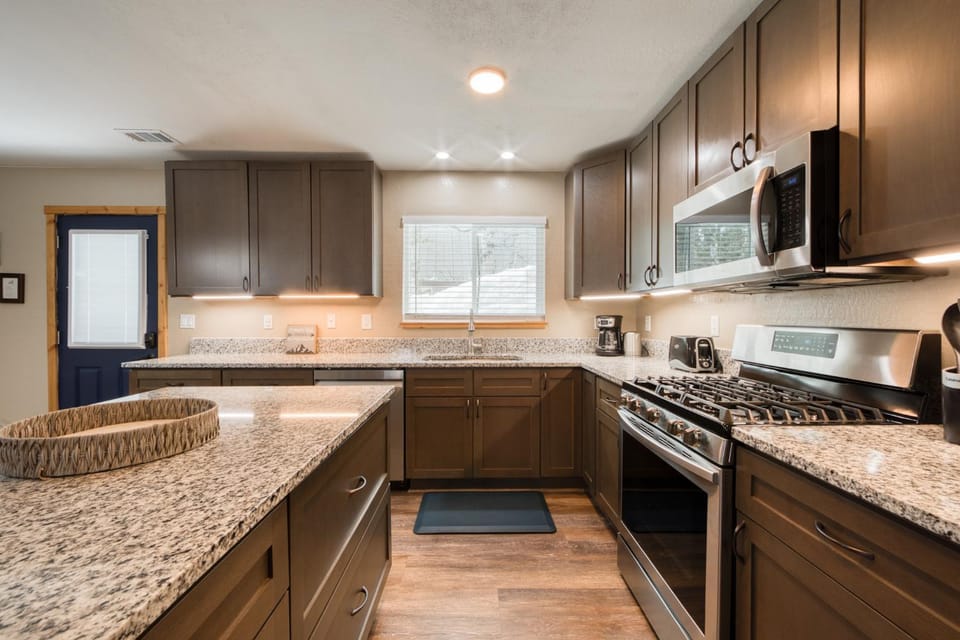 Pebble Place at Tahoe Donner by Tahoe Getaways - Pet Friendly, Single Level w HOA House in Truckee