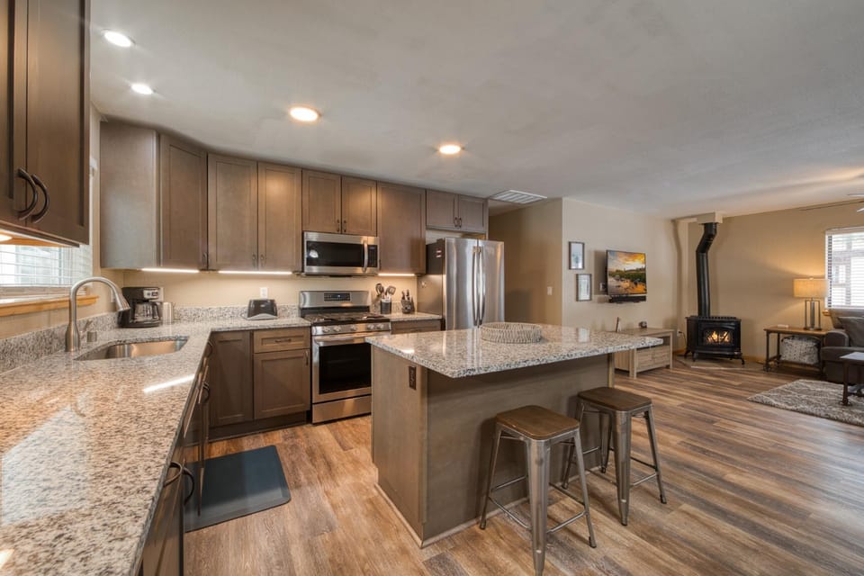 Pebble Place at Tahoe Donner by Tahoe Getaways - Pet Friendly, Single Level w HOA House in Truckee
