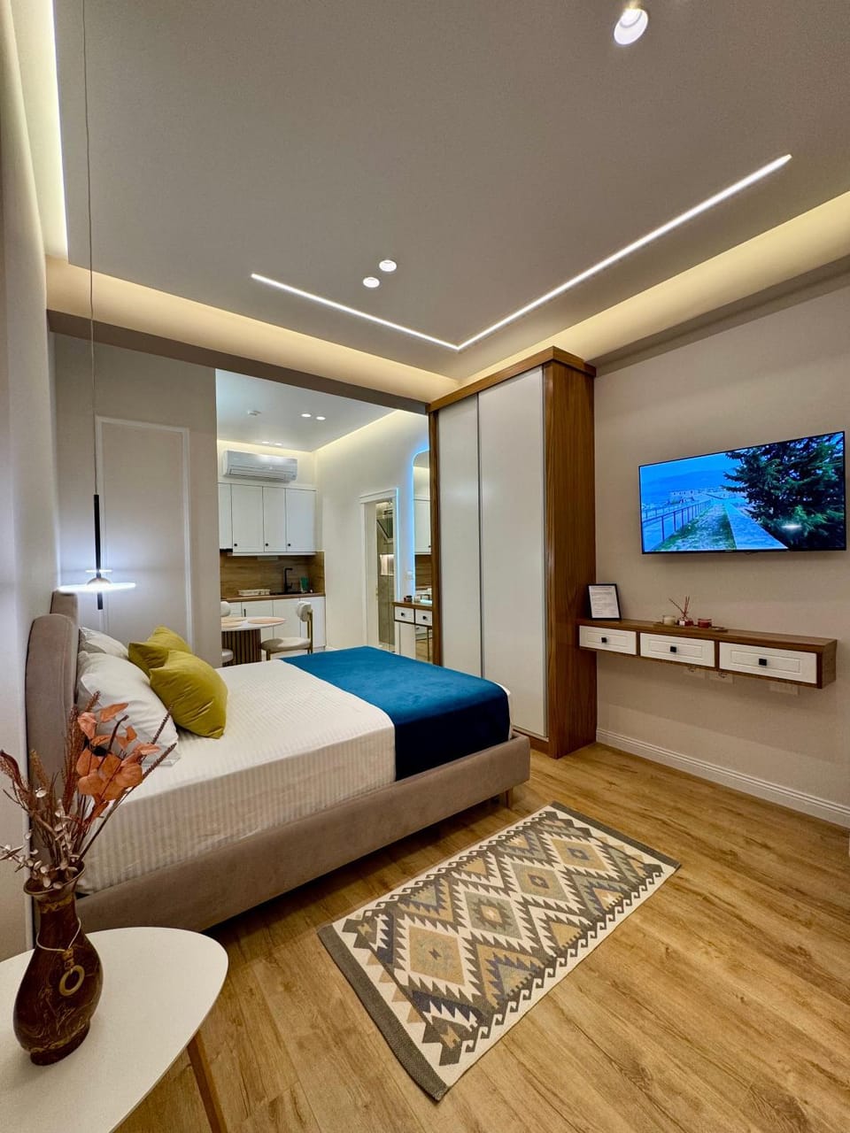 Bed, TV and multimedia