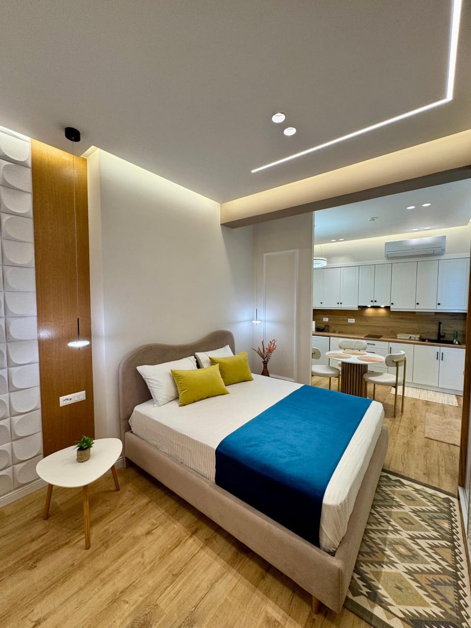 Bed, Kitchen or kitchenette, Photo of the whole room, Seating area