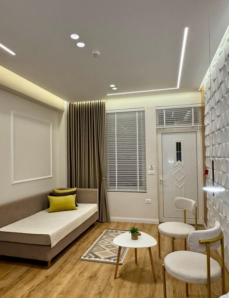 Bed, Seating area
